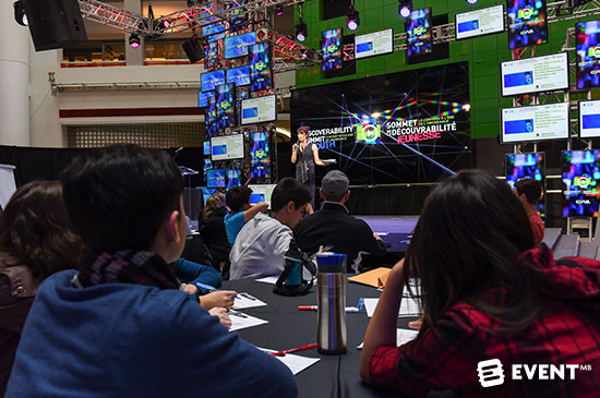 13-digital-branding-2-social-media-displays