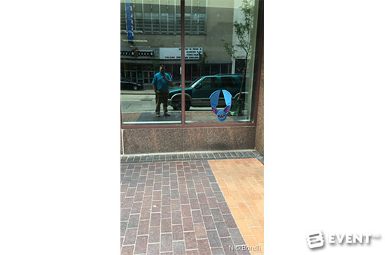 pokemon-go---playing-in-a-mirror